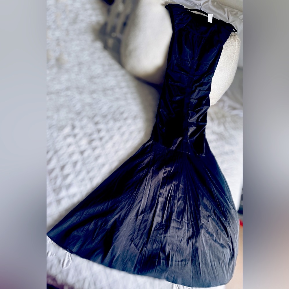 Stunning black elegant black tie dress 😍